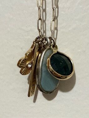 This Believe by Brilliance charm necklace features a “Fearless” bar pendant